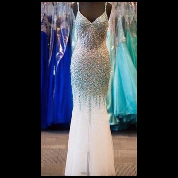 Beautiful Faviana Sequined Mermaid Gown - Picture 1 of 5
